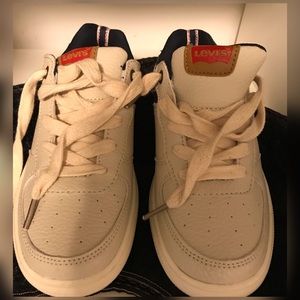 Levi’s: Boys Sneakers
